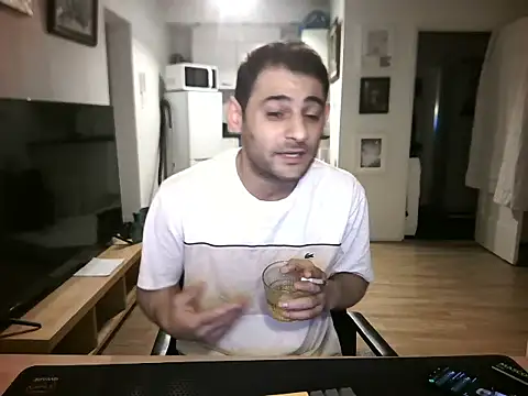 Snapshot of mihaimichael chatting on 07/16/26, 09:54 mihaimichael online show from 07/16/26, 09:54