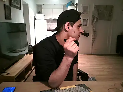 Snapshot of mihaimichael chatting on 08/08/26, 10:45 mihaimichael online show from 08/08/26, 10:45