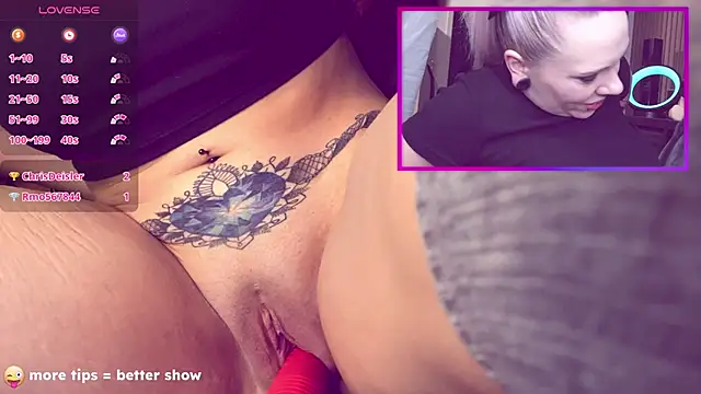 Snapshot of nora_the_strange chatting on 12/22/24, 03:44 nora the strange online show from 12/22/24, 03:44