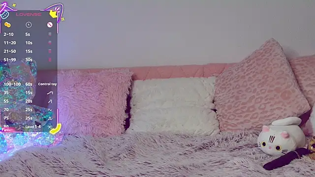 Snapshot of nora_the_strange chatting on 10/14/25, 01:23 nora the strange online show from 10/14/25, 01:23