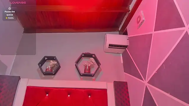 Karoll014 online show from 11/28/25, 12:08