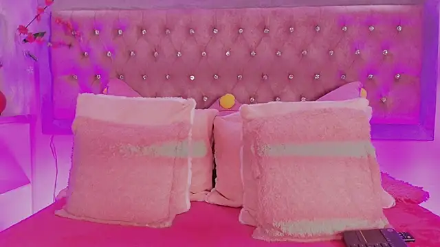 Tayzon Foxxx online show from 11/18/25, 12:42