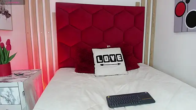 Snapshot of Tayzon_Foxxx chatting on 07/04/26, 08:15 Tayzon Foxxx online show from 07/04/26, 08:15