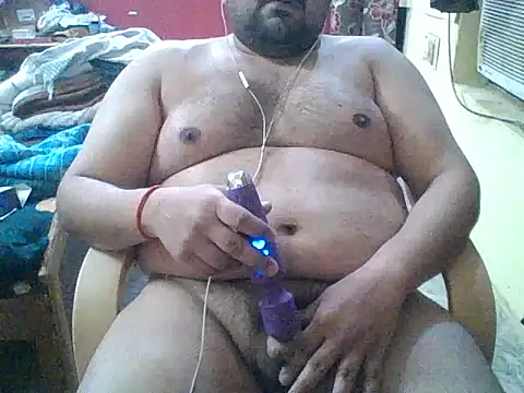 Snapshot of ARYANAVAILABLE chatting on 05/18/26, 11:43 ARYANAVAILABLE online show from 05/18/26, 11:43