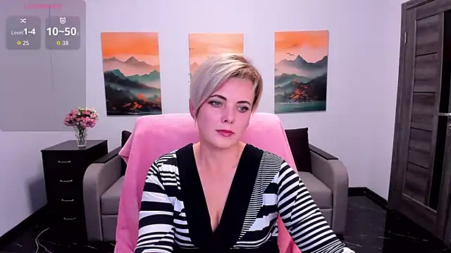 Julia Wilsone online show from 11/04/25, 01:21