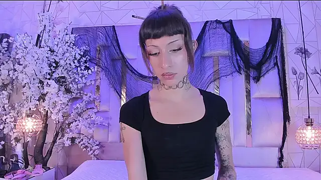 MadisonWood01 online show from 11/25/25, 04:56