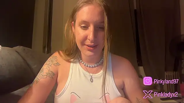 Snapshot of Pinkyladyxxx chatting on 05/15/26, 11:45 Pinkyladyxxx online show from 05/15/26, 11:45