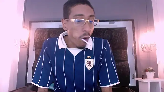 Snapshot of Jose_Smoke chatting on 02/22/25, 03:34 Jose Smoke online show from 02/22/25, 03:34