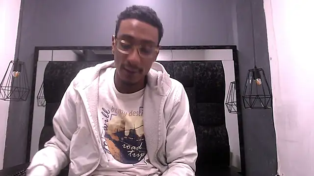 Snapshot of Jose_Smoke chatting on 10/23/25, 10:14 Jose Smoke online show from 10/23/25, 10:14