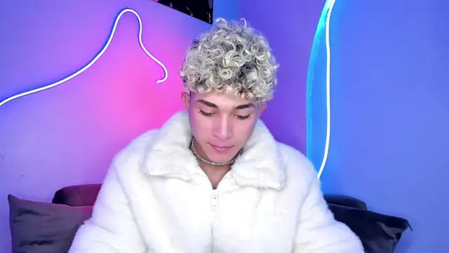 ASHTON REITENBACH01 online show from 12/04/24, 07:45