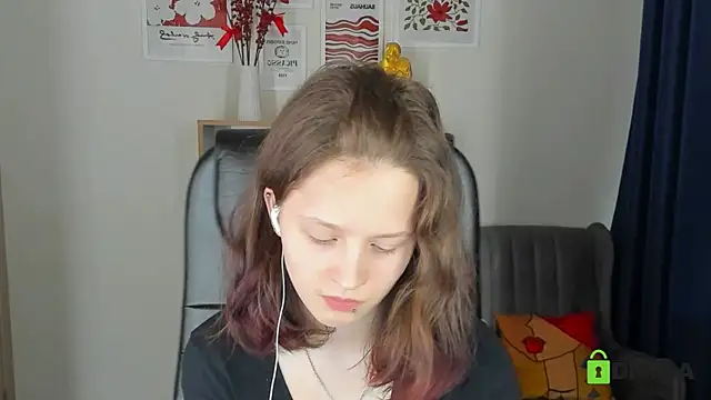 Snapshot of Alina_Mills chatting on 05/17/26, 09:49 Alina Mills online show from 05/17/26, 09:49