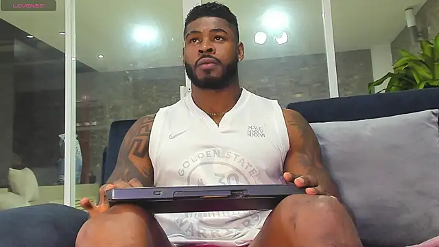 Makonneen online show from 12/24/24, 03:05