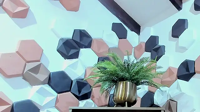 Makonneen online show from 02/04/25, 07:29