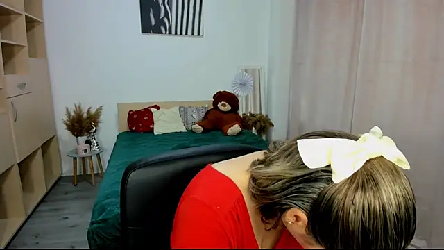 Snapshot of Alexa_Dolly12 chatting on 12/17/25, 07:03 Alexa Dolly12 online show from 12/17/25, 07:03