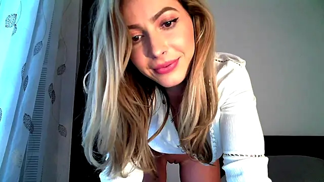 Snapshot of NisaXo chatting on 12/18/24, 09:58 NisaXo online show from 12/18/24, 09:58