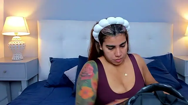 SaraaJhonsonn online show from 11/14/25, 03:33