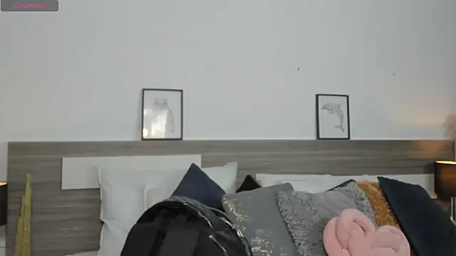 SaraaJhonsonn online show from 04/15/26, 02:46