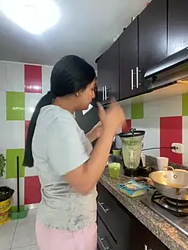 cloe small online show from 01/31/25, 12:51