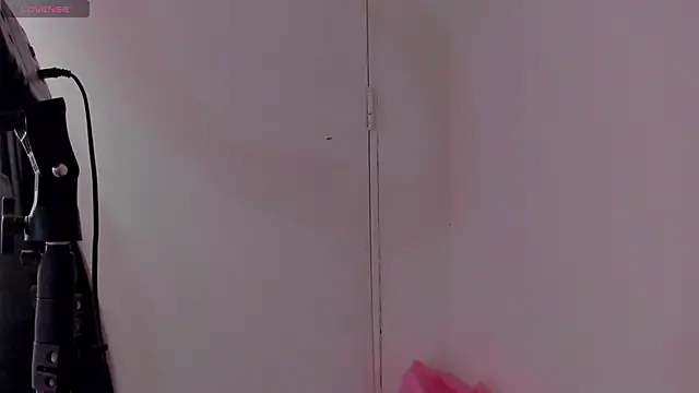 Snapshot of emma-hiill chatting on 12/21/24, 02:26 emma-hiill online show from 12/21/24, 02:26