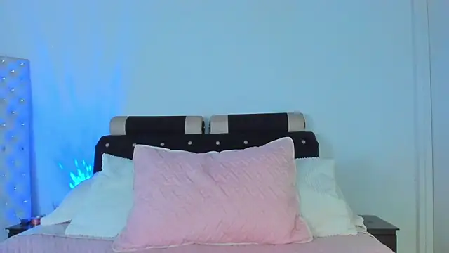 Snapshot of emma-hiill chatting on 02/15/25, 03:28 emma-hiill online show from 02/15/25, 03:28