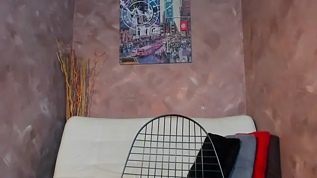 Snapshot of emma-hiill chatting on 10/17/25, 08:33 emma-hiill online show from 10/17/25, 08:33