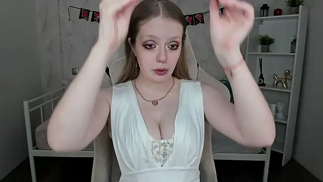 Polly  Cutie online show from 10/22/25, 05:41