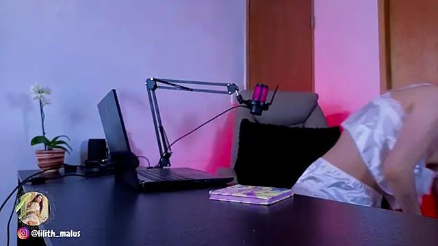 Lilith malum online show from 03/07/26, 07:11