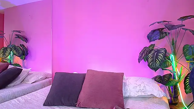 Snapshot of Nicolette_ks_ chatting on 12/06/24, 01:44 Nicolette ks  online show from 12/06/24, 01:44