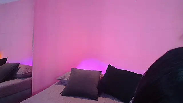 Snapshot of Nicolette_ks_ chatting on 01/06/25, 12:57 Nicolette ks  online show from 01/06/25, 12:57