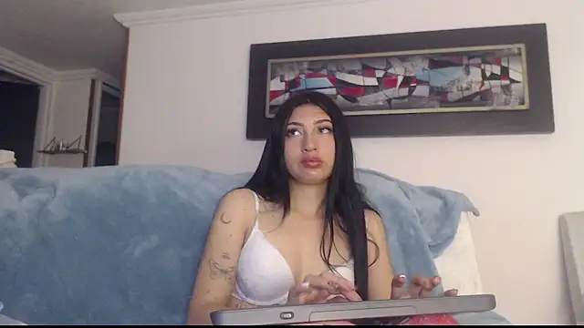 Snapshot of Nicolette_ks_ chatting on 09/19/25, 04:58 Nicolette ks  online show from 09/19/25, 04:58