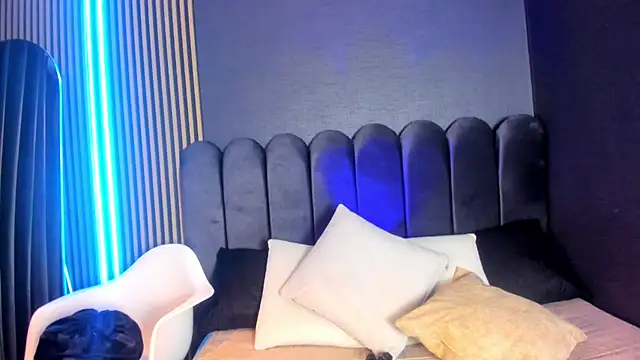 Nicolette ks  online show from 11/13/25, 04:00