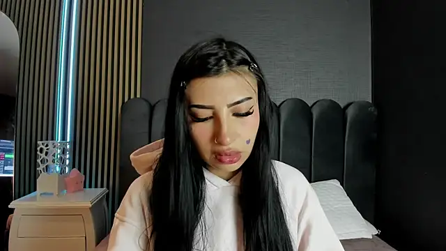 Nicolette ks  online show from 04/17/26, 04:48