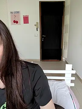 Snapshot of Aisha_Moretti chatting on 04/20/26, 12:08 Aisha Moretti online show from 04/20/26, 12:08