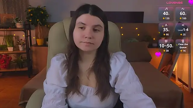 Snapshot of Viola__Shy chatting on 05/26/26, 09:44 Viola Shy online show from 05/26/26, 09:44