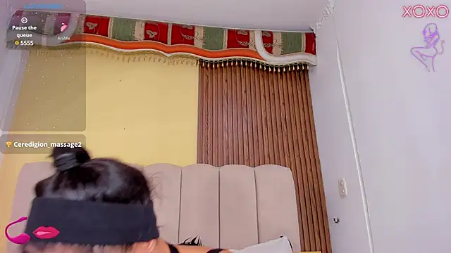 EmmyCruzZ online show from 02/12/25, 10:35