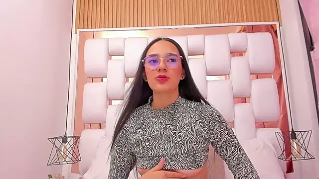 EmmyCruzZ online show from 09/13/25, 07:02