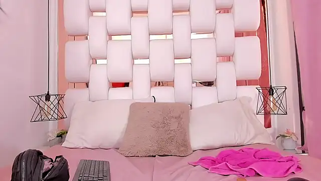 EmmyCruzZ online show from 10/09/25, 07:23