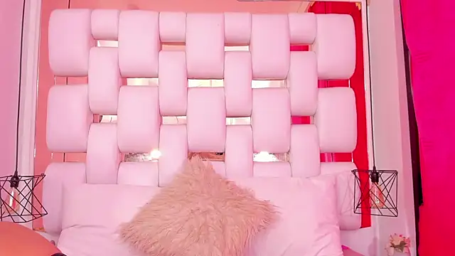 EmmyCruzZ online show from 12/14/25, 06:56