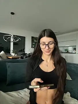 Wildberry  online show from 11/17/25, 08:09