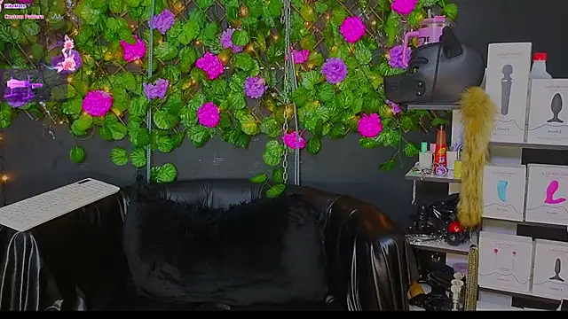 Snapshot of Sweett_Mollyy chatting on 05/23/26, 07:56 Sweett Mollyy online show from 05/23/26, 07:56