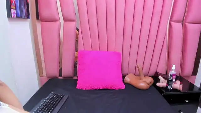 ChloeRosey online show from 03/18/26, 08:23