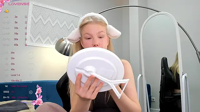 Sarra Cooper online show from 12/05/24, 01:03