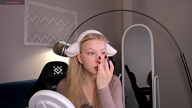 Sarra Cooper online show from 12/10/24, 01:43