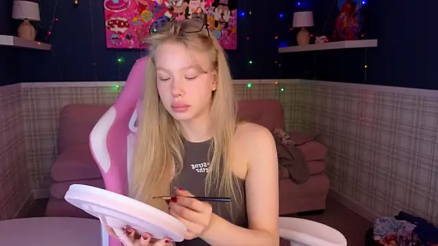 Sarra Cooper online show from 12/25/24, 01:10