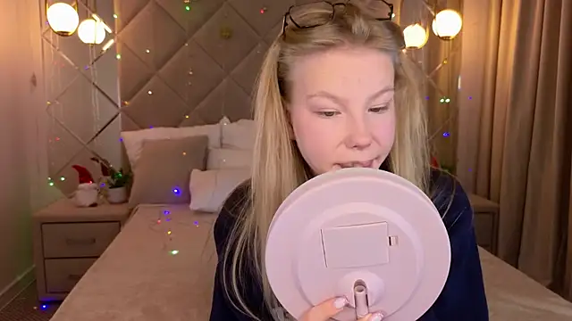 Sarra Cooper online show from 12/27/24, 01:11