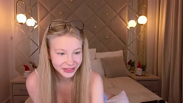 Sarra Cooper online show from 12/27/24, 04:15