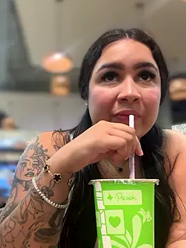 Pretty Isadora online show from 01/12/26, 11:10