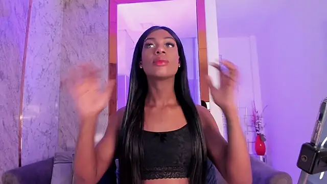 Snapshot of Vero_Lodge chatting on 12/18/24, 01:05 Vero Lodge online show from 12/18/24, 01:05