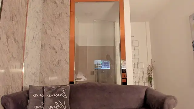 Snapshot of Vero_Lodge chatting on 01/19/25, 02:38 Vero Lodge online show from 01/19/25, 02:38