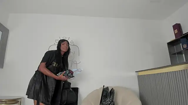 Snapshot of Vero_Lodge chatting on 10/03/25, 01:08 Vero Lodge online show from 10/03/25, 01:08